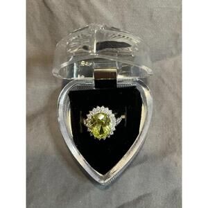 NWOT Beautiful Ring Made With Swarovski Crystal Split Back  Size 6 #1305